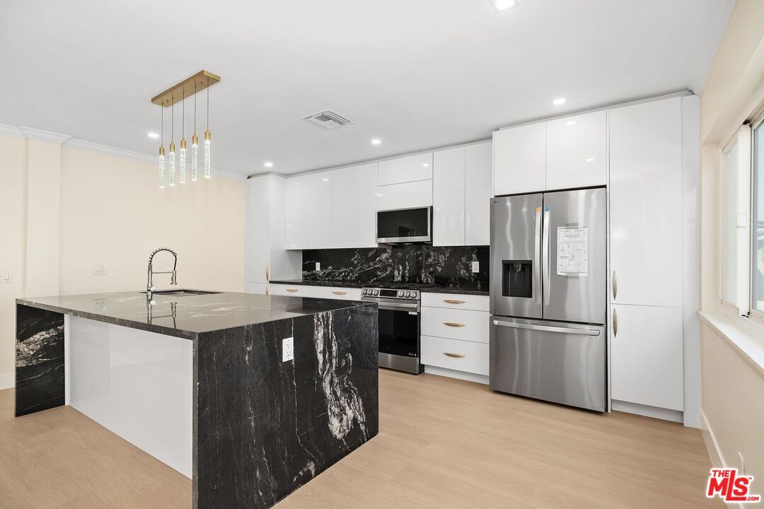Property Photo:  1223 23rd St  CA 90404 