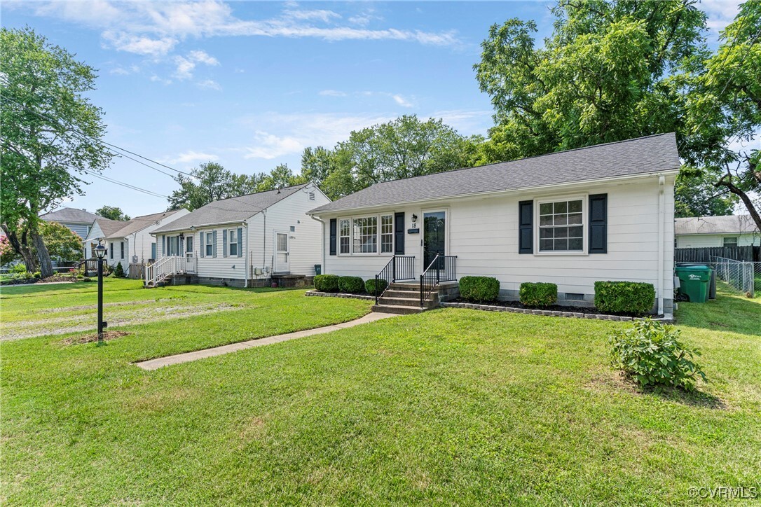Property Photo: 18 N Daisy Avenue VA 23075