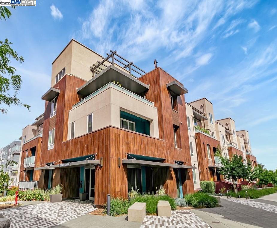 Property Photo:  2359 Halogen Cmn 209  CA 94539 