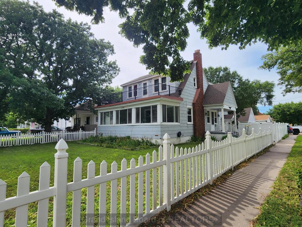 Property Photo: 1404 W John St NE 68801