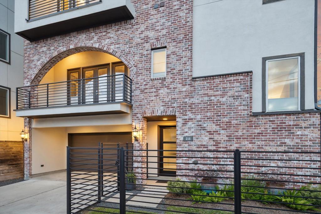 Property Photo: 216 W Drew Street TX 77006