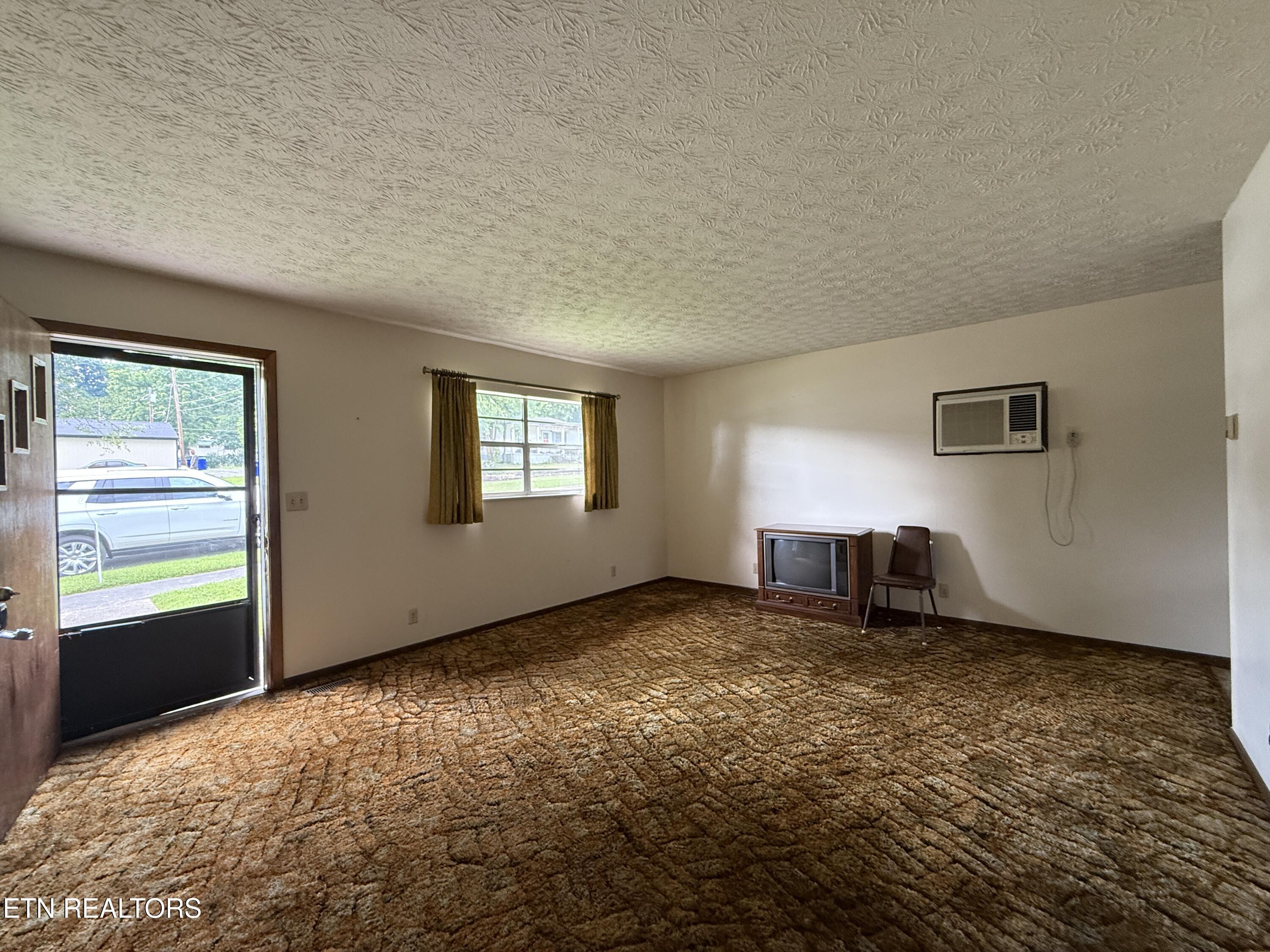 Property Photo: 410 Clifty St TN 37748