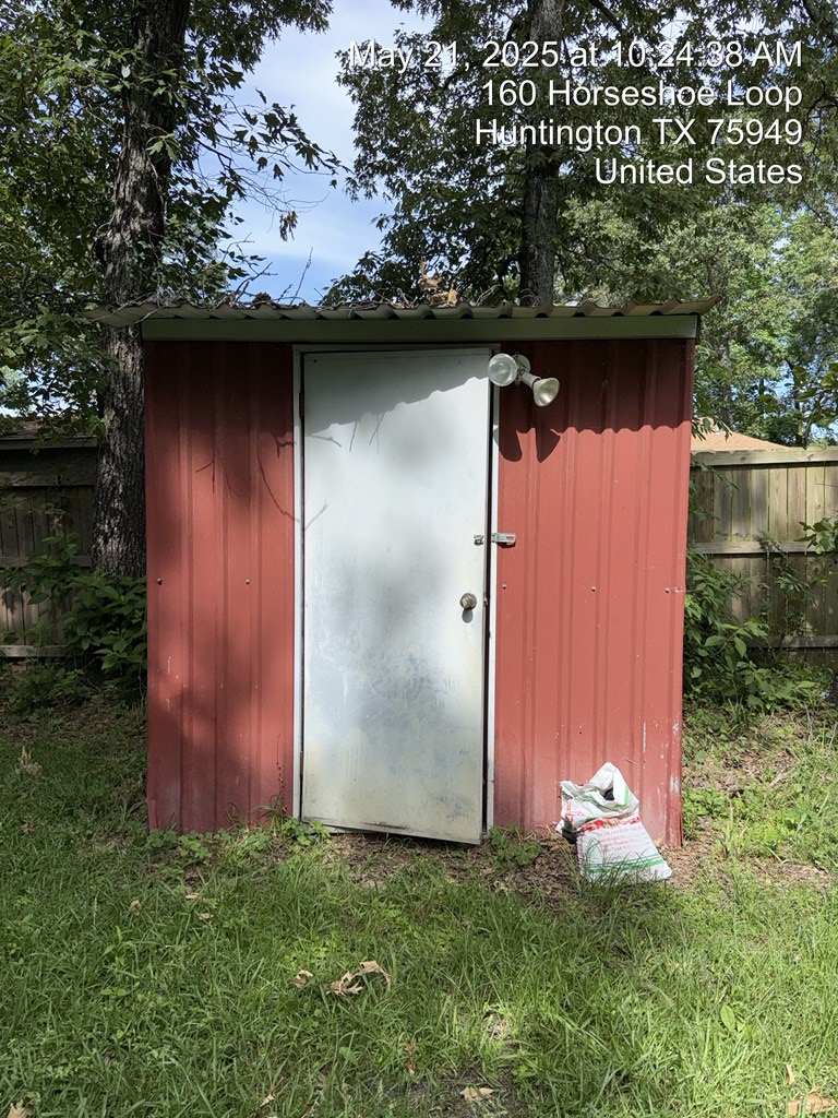Property Photo: 160 Horseshoe Loop TX 75949