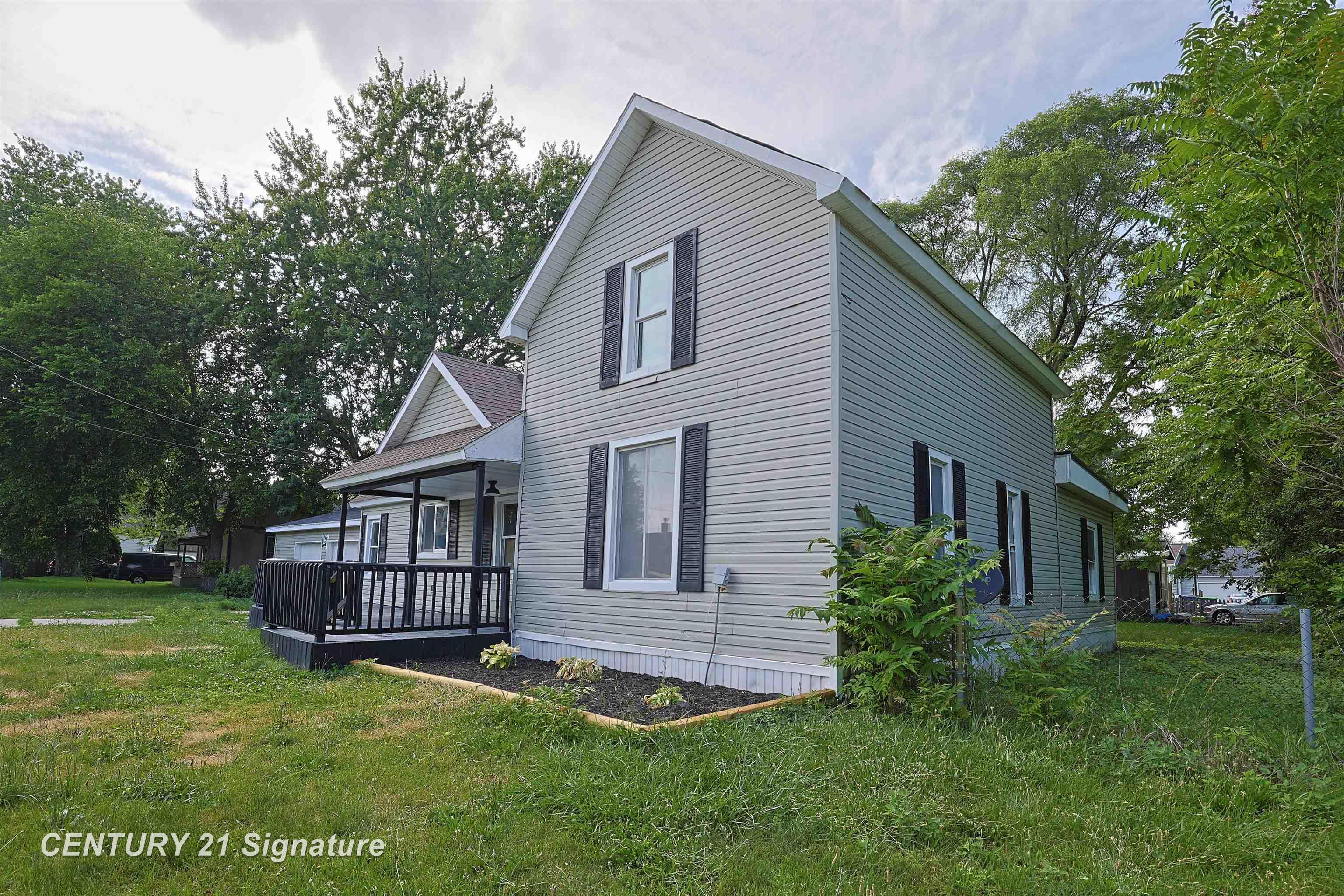Property Photo:  1109 Lewis Street  MI 48706 