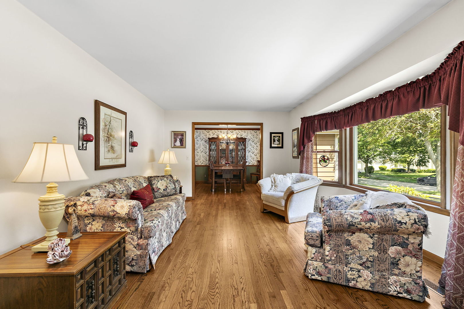 Property Photo: 831 Crabtree Lane IL 60013