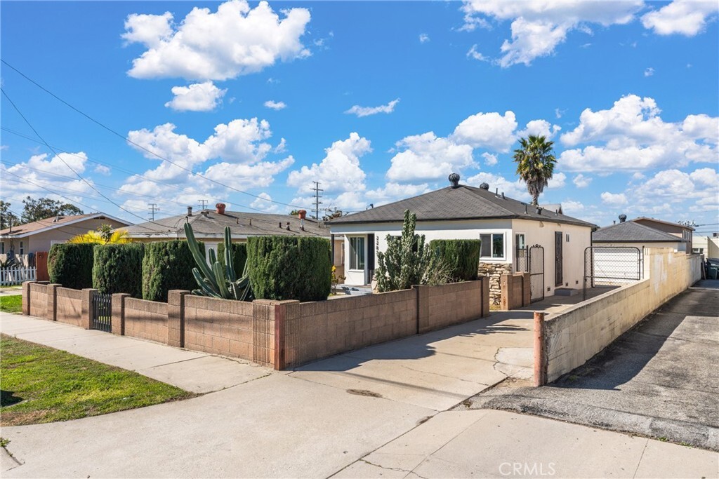 Property Photo:  2283 Gaviota Avenue  CA 90755 