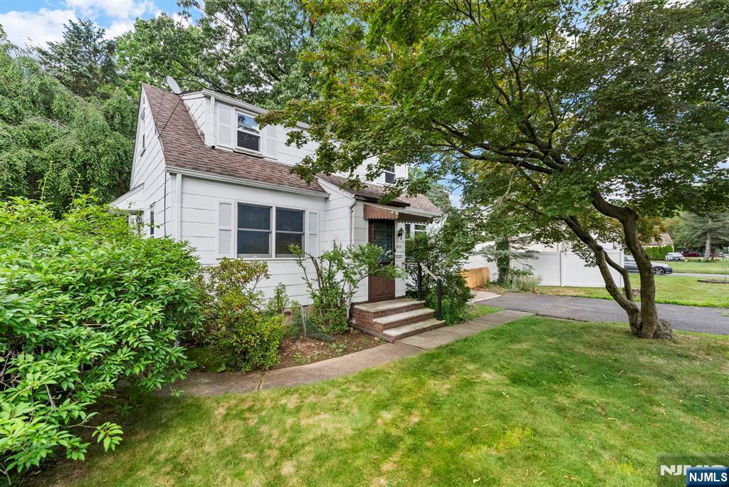 Property Photo:  305 E Main Street  NJ 07621 