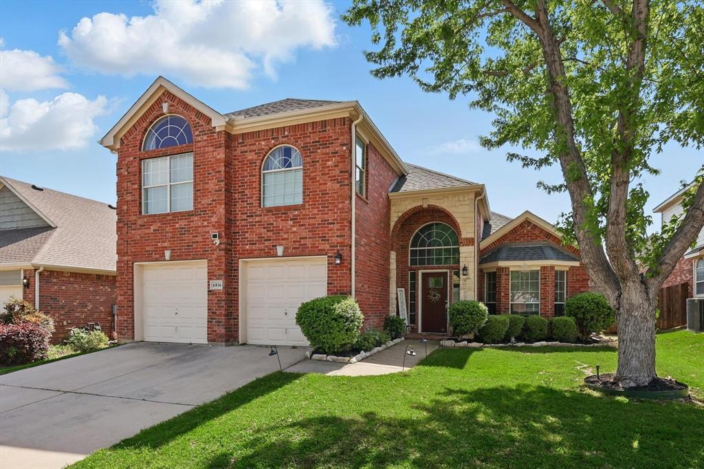 Property Photo: 6816 Alderbrook Drive TX 76210