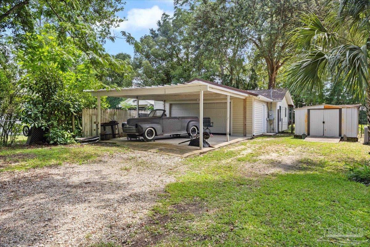 Property Photo: 295 Garden St FL 32536