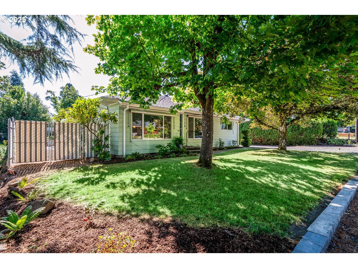 Property Photo:  128 NE 127th Ave  OR 97230 
