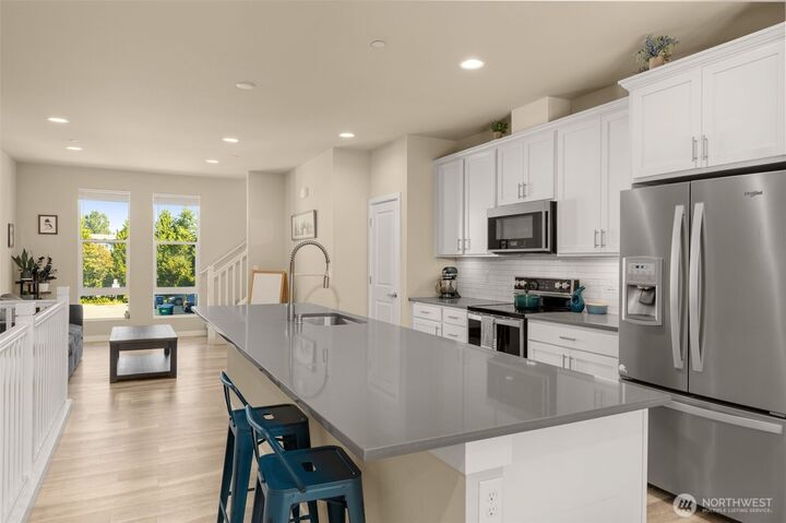 Property Photo:  14715  Admiralty Way A4  WA 98087 