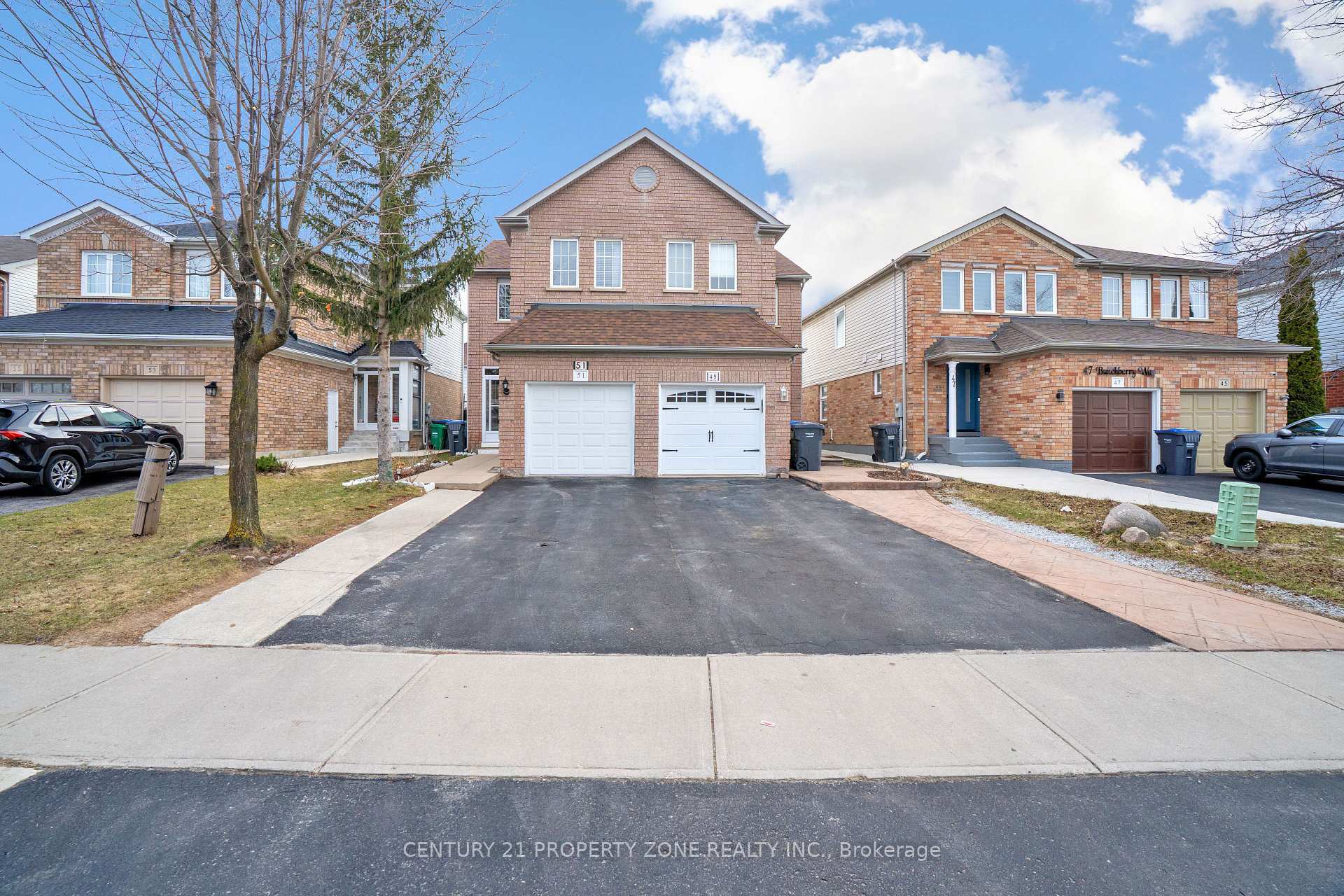 Property Photo: 51 Bunchberry Way ON L6R 2E8