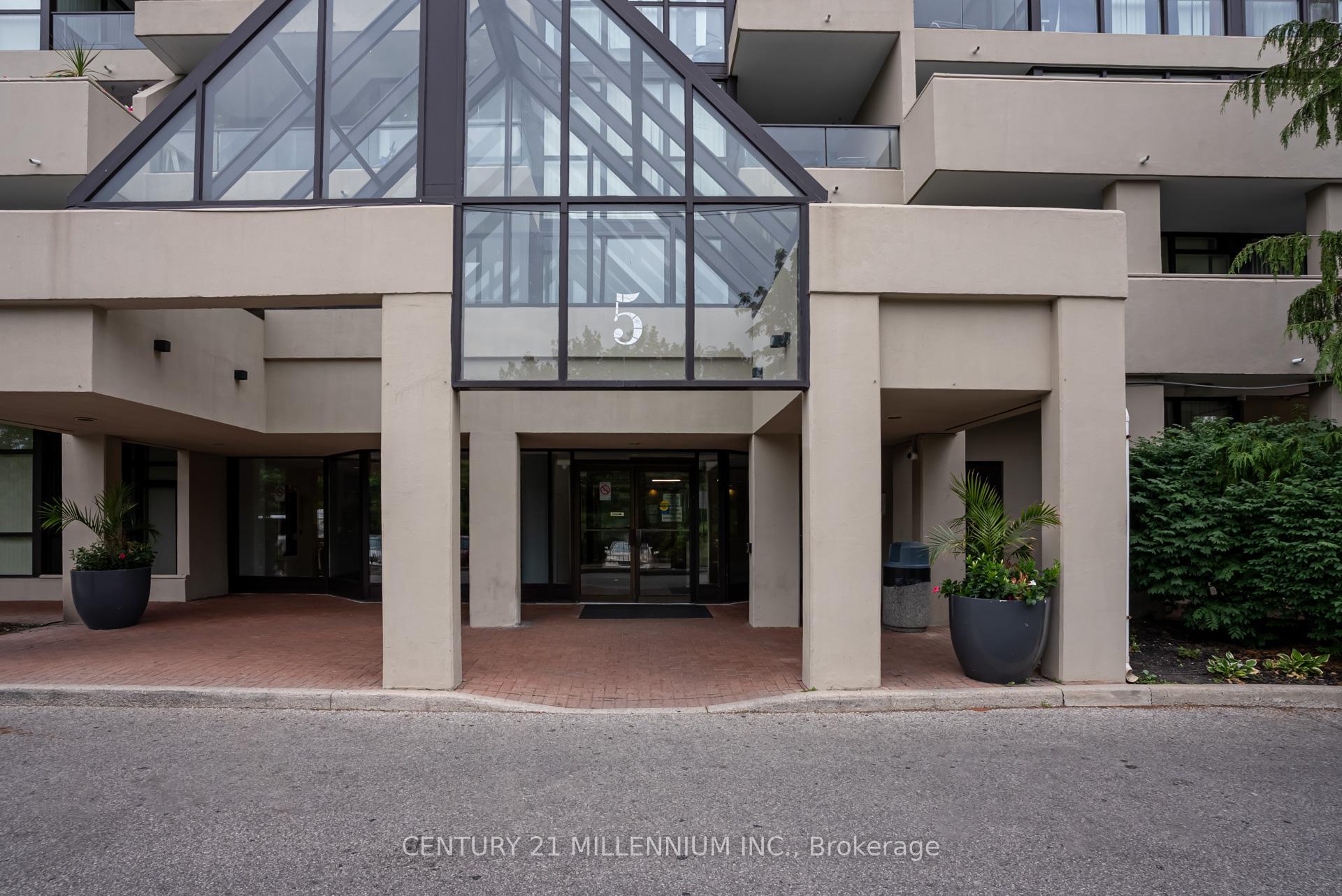 Photo de la propriété: 5 Rowntree Road 1617 ON M9V 5G9