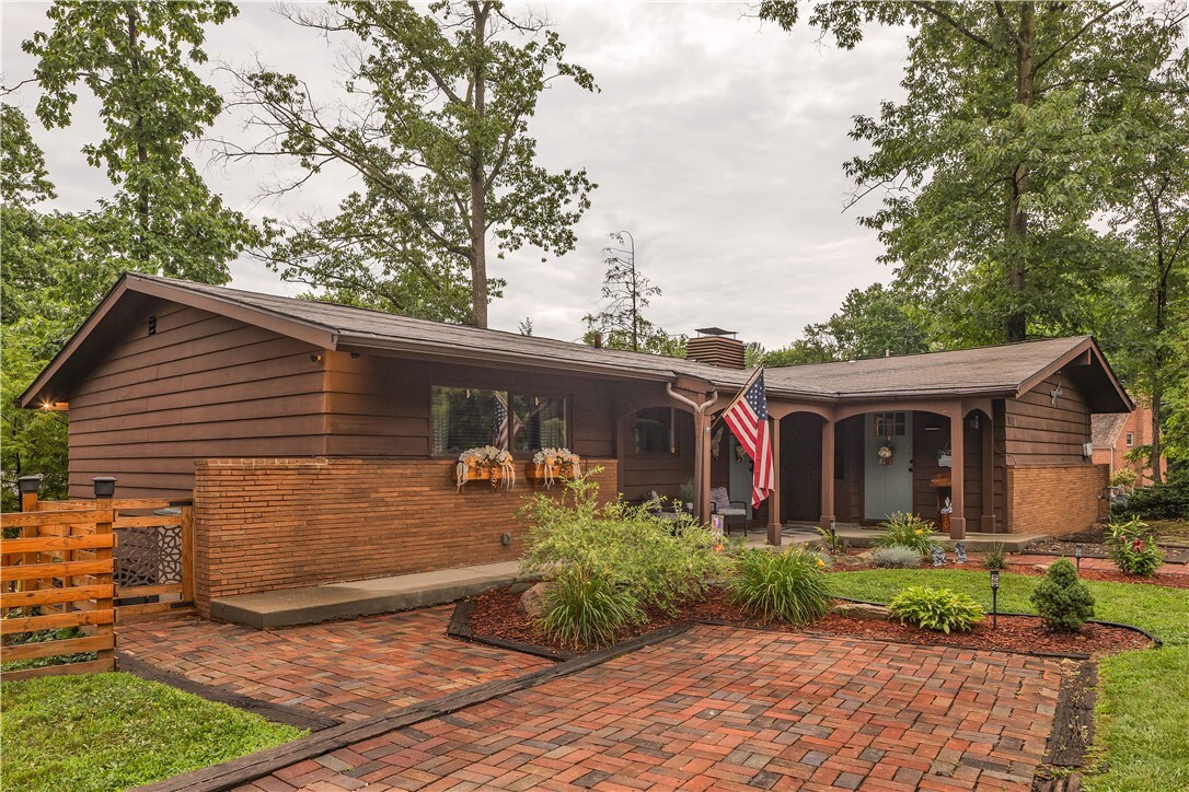 Property Photo:  1802 N Mercer St  PA 16105 