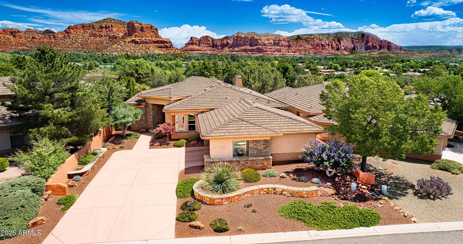 Property Photo: 205 E Bighorn Court AZ 86351