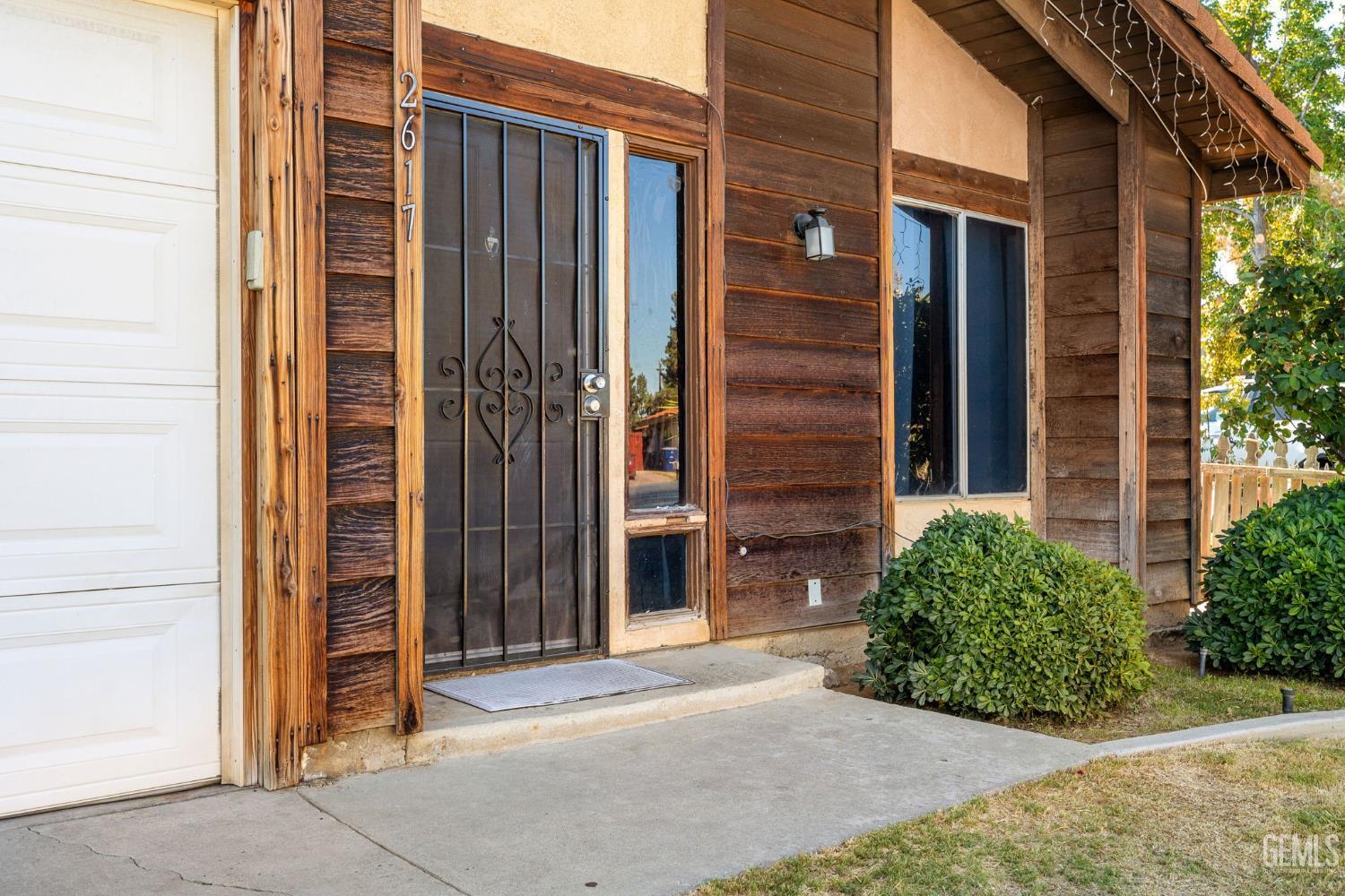Property Photo: 2617 Auburn Court CA 93306