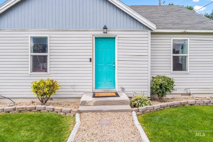 Property Photo:  712 2nd Street N  ID 83687 