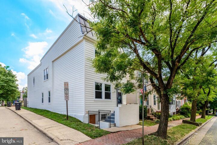 Property Photo: 310 S Alfred Street VA 22314