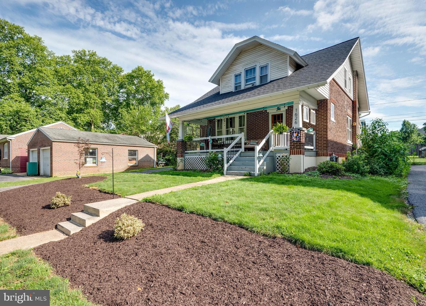 Property Photo: 1626 Linden Avenue PA 17601