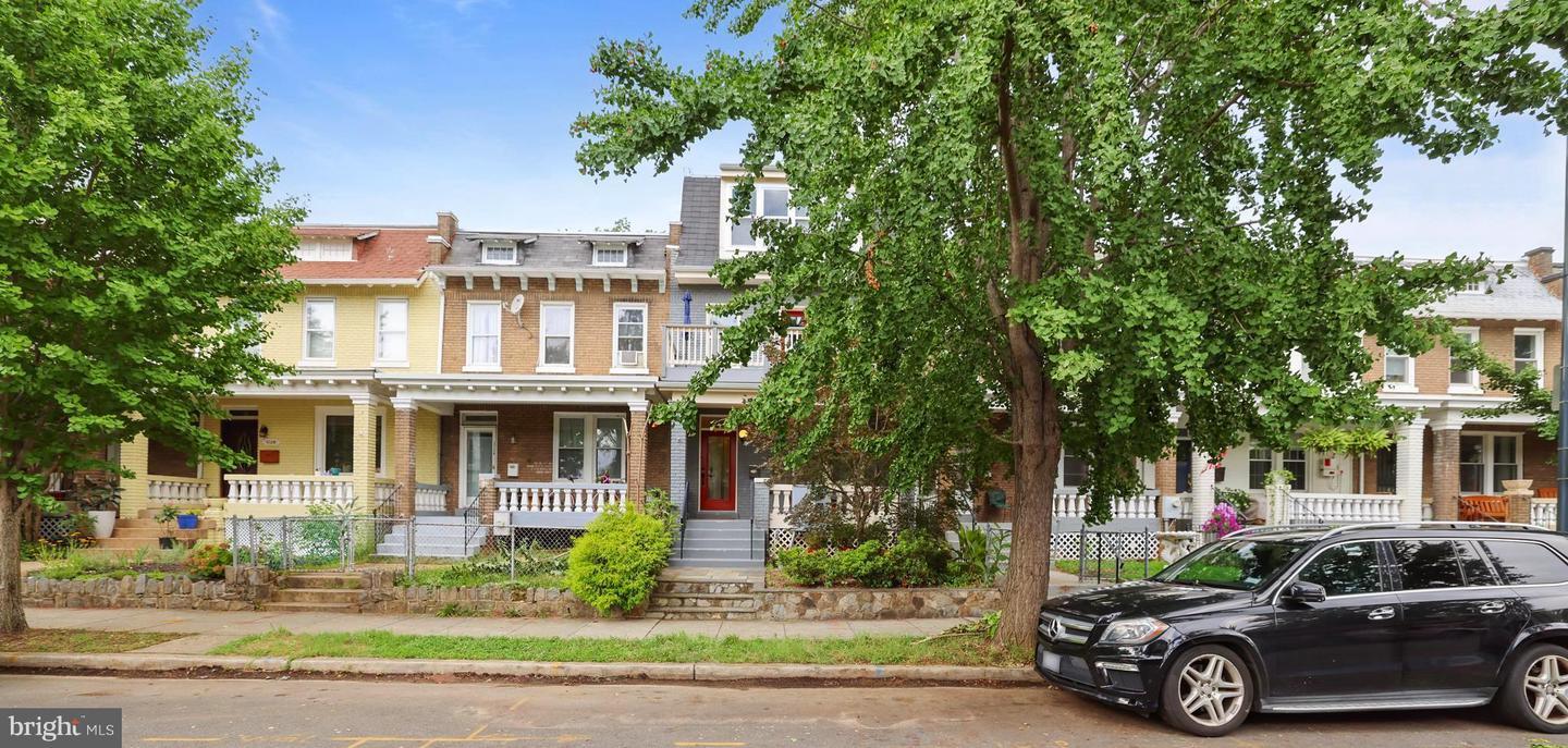 Property Photo: 1732 Bay Street SE 1 DC 20003