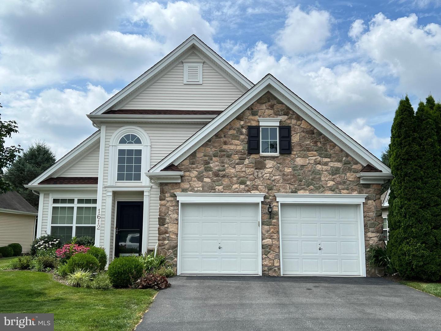 1612 Parvin Road  Lancaster PA 17601 photo