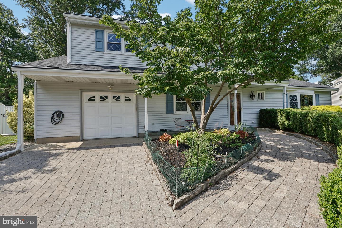 Property Photo:  8 Coates Road  NJ 08501 