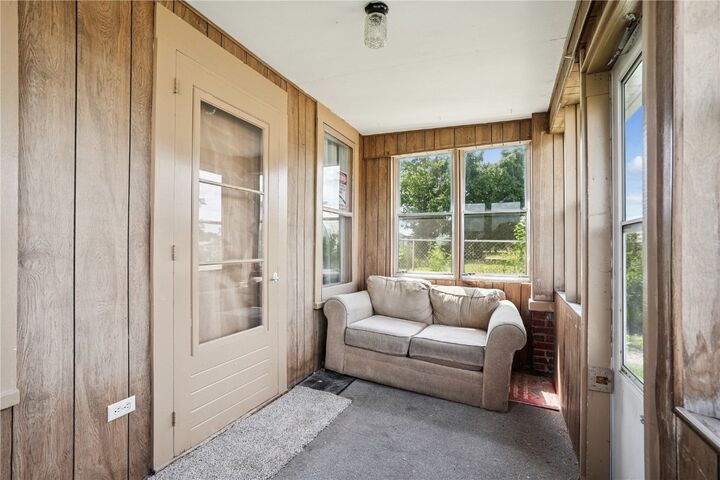 Property Photo: 409 Railroad Street IA 52228
