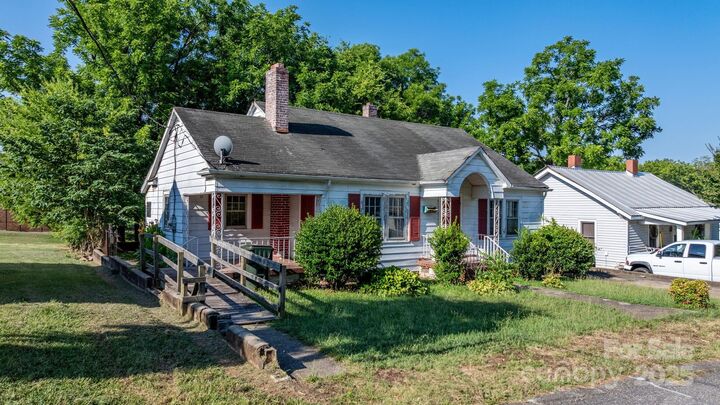 Property Photo:  117 3rd Avenue SW  NC 28602 