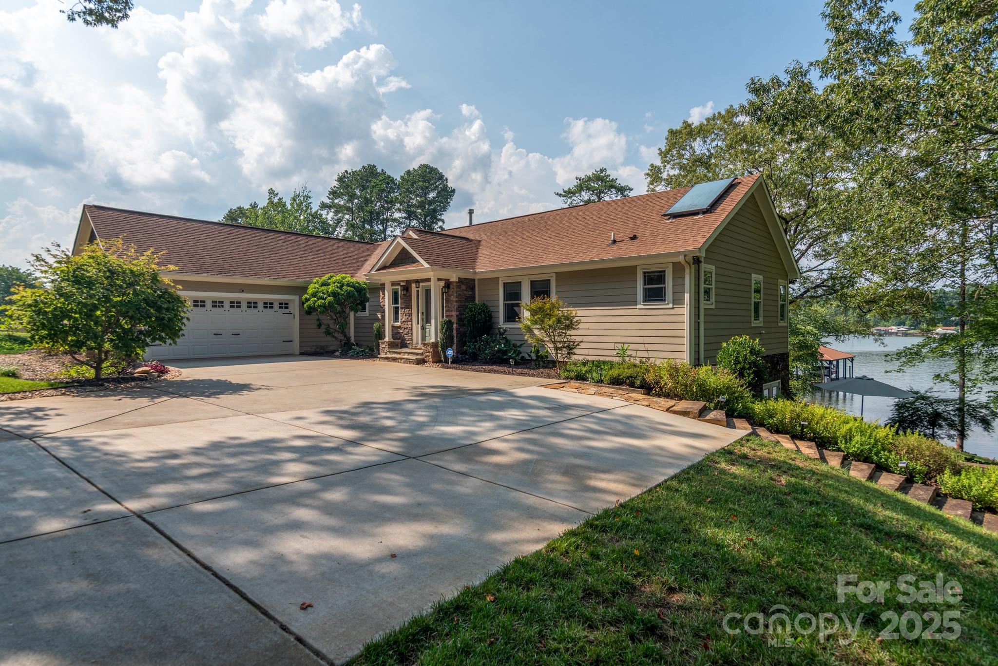 Property Photo: 7144 Lynbrook Creek Road NC 28037