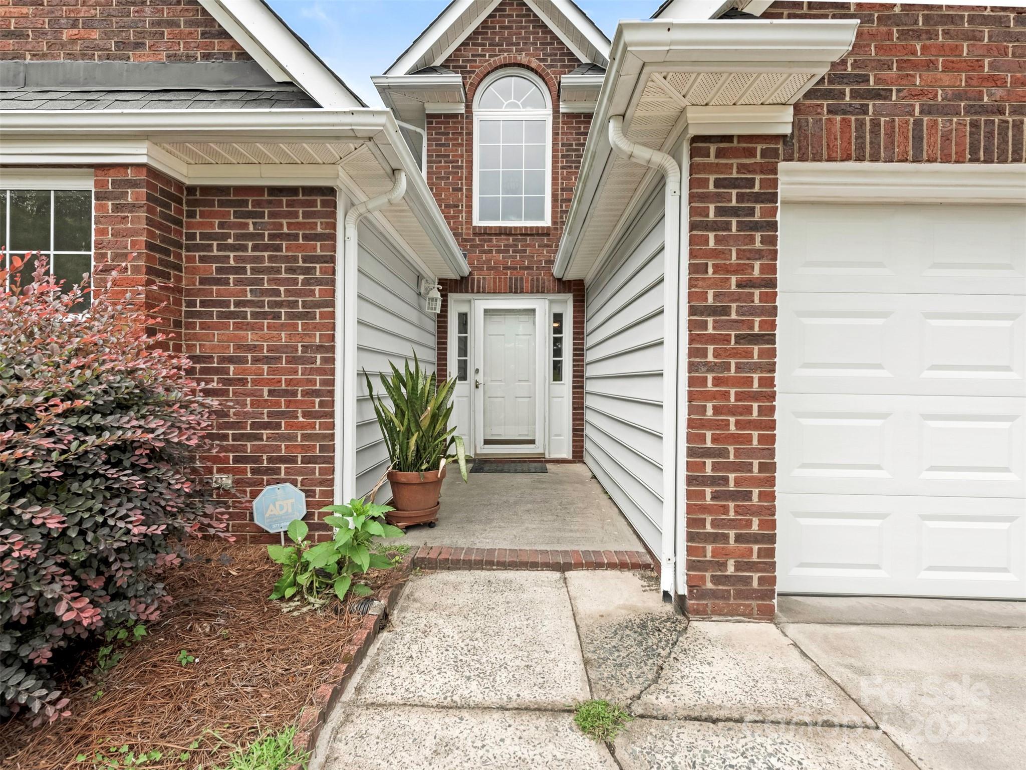 Property Photo: 2306 Planters Knoll Drive NC 28110
