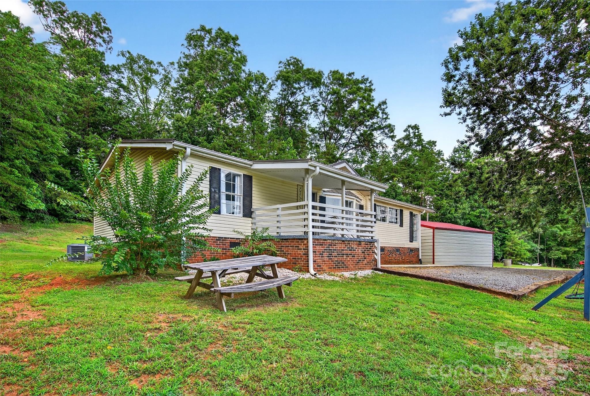 Property Photo: 143 Diamond Cove NC 28761