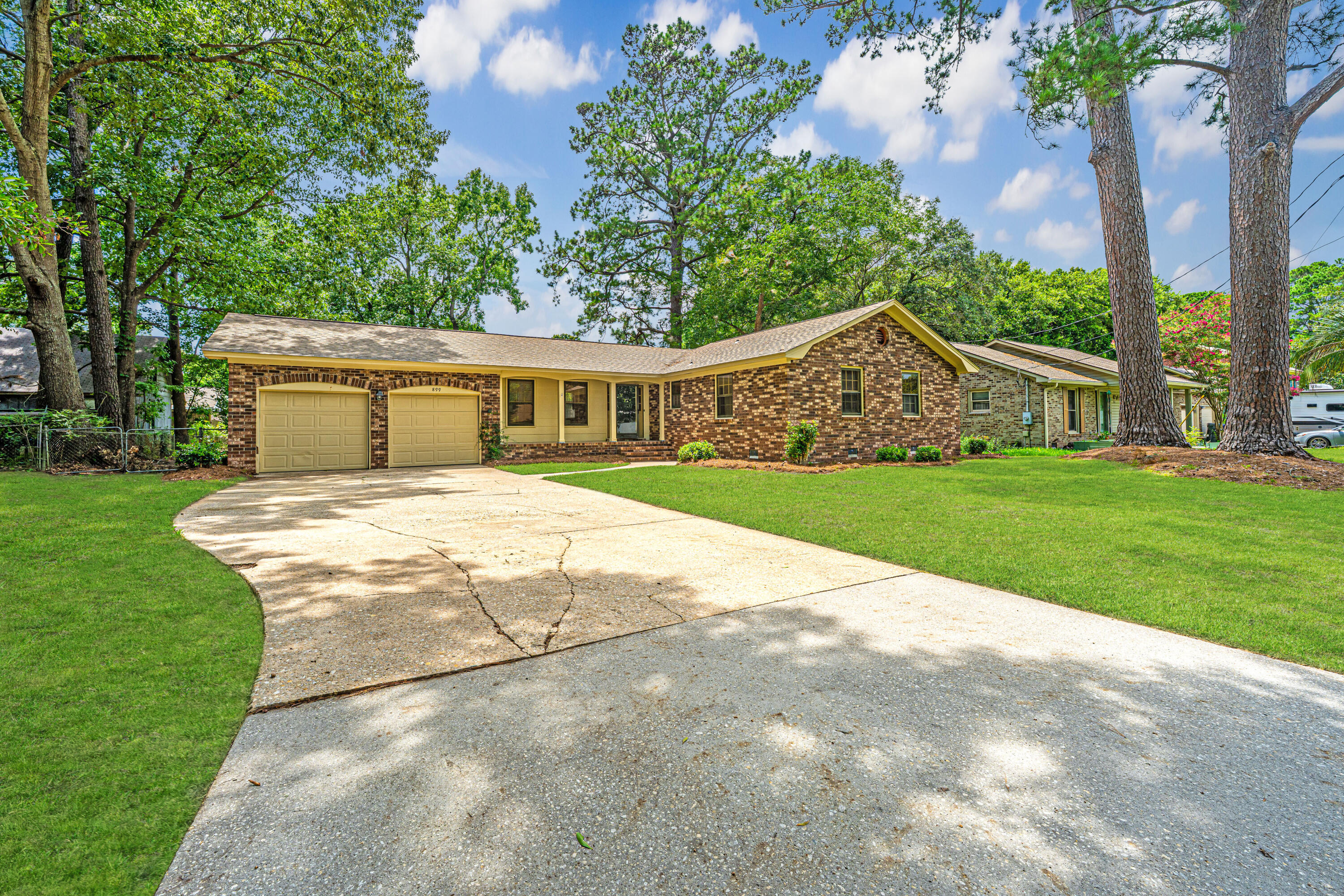 Property Photo: 899 Melrose Drive SC 29414