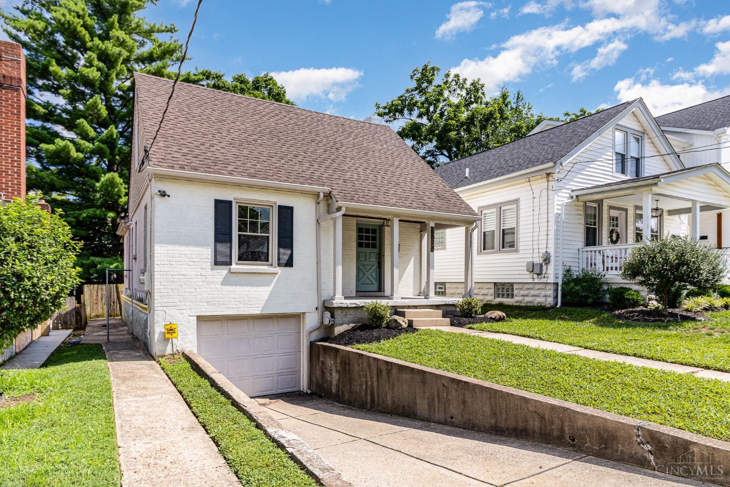 Property Photo: 6824 Vinewood Avenue OH 45227