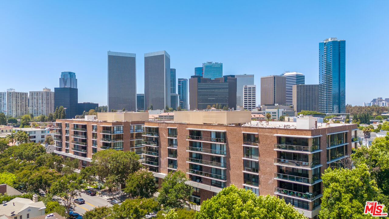 Property Photo: 211 S Spalding Dr CA 90212