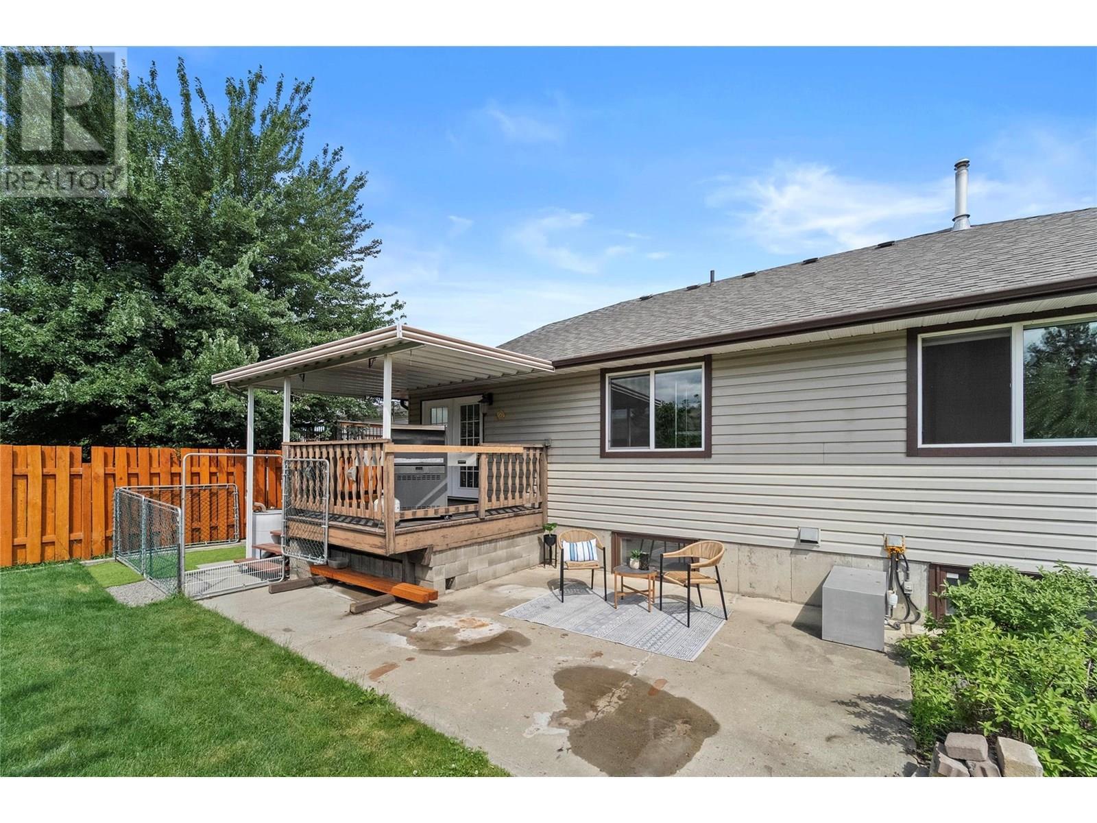Property Photo: 2393 Fleetwood Avenue BC V2B 4S8
