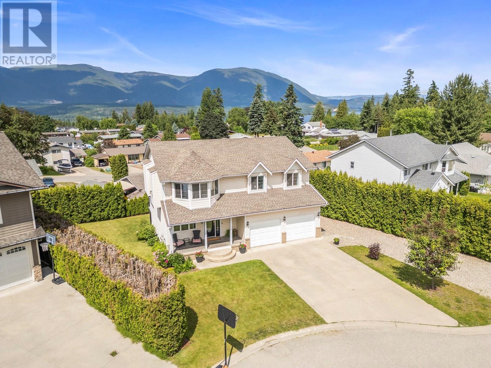 Photo de la propriété: 1960 2 Avenue Northeast BC V1E 1M3