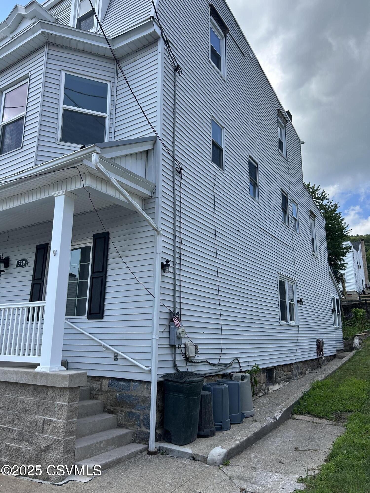 Property Photo: 719 E Dewart Street PA 17872