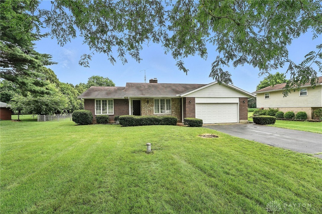 Property Photo: 2042 Hilltop Road OH 45385
