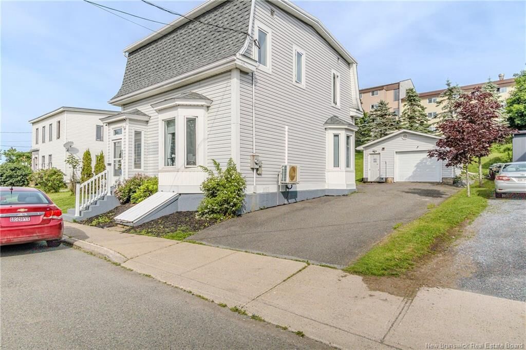 Photo de la propriété: 232 Prince Street NB E2M 1P2