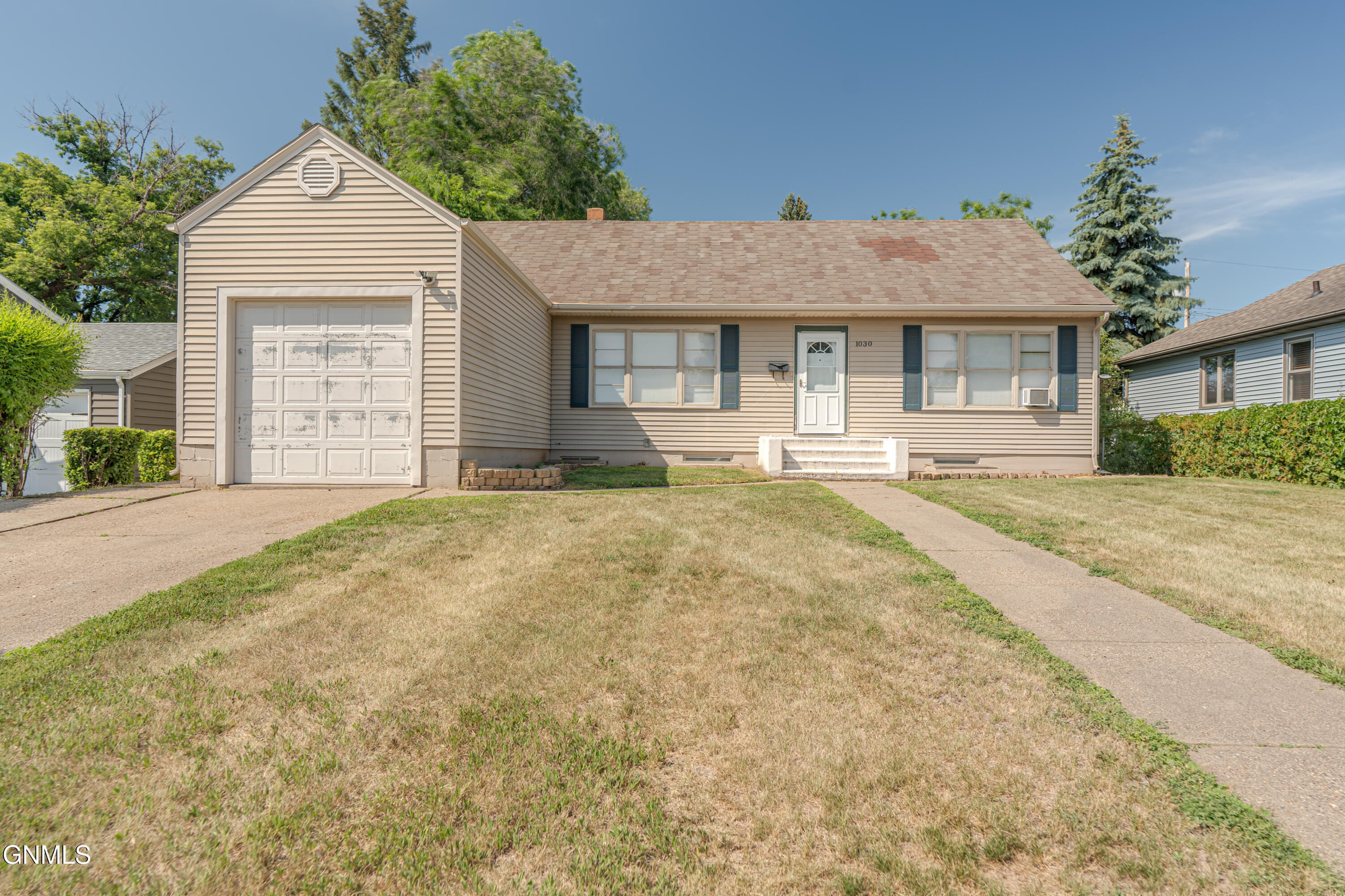 Property Photo: 1030 Riverview Avenue ND 58504