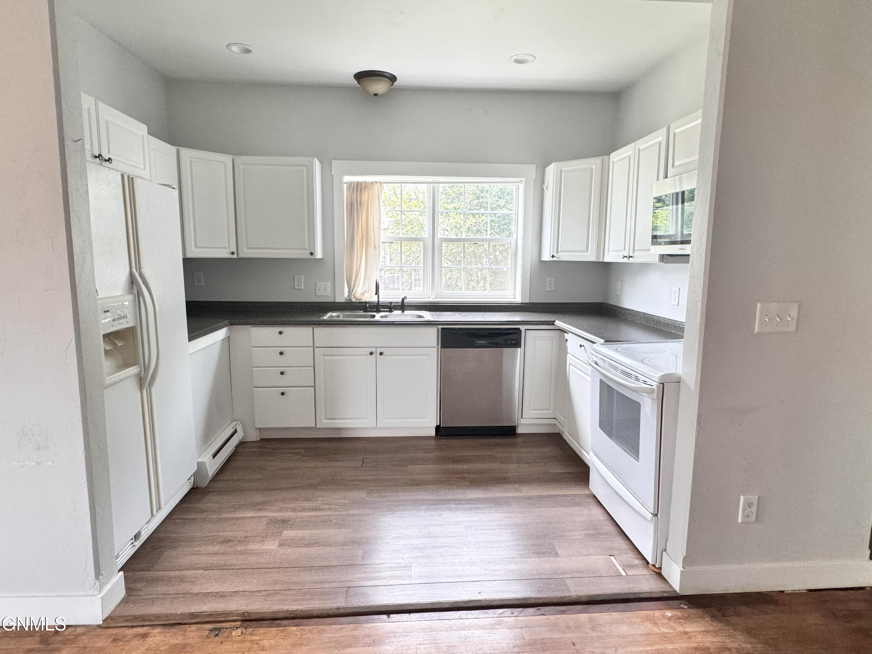 Property Photo: 301 8th Avenue SW ND 58554