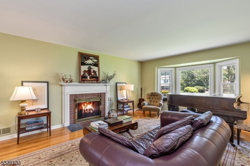 Property Photo: 1422 Graymill Dr NJ 07076