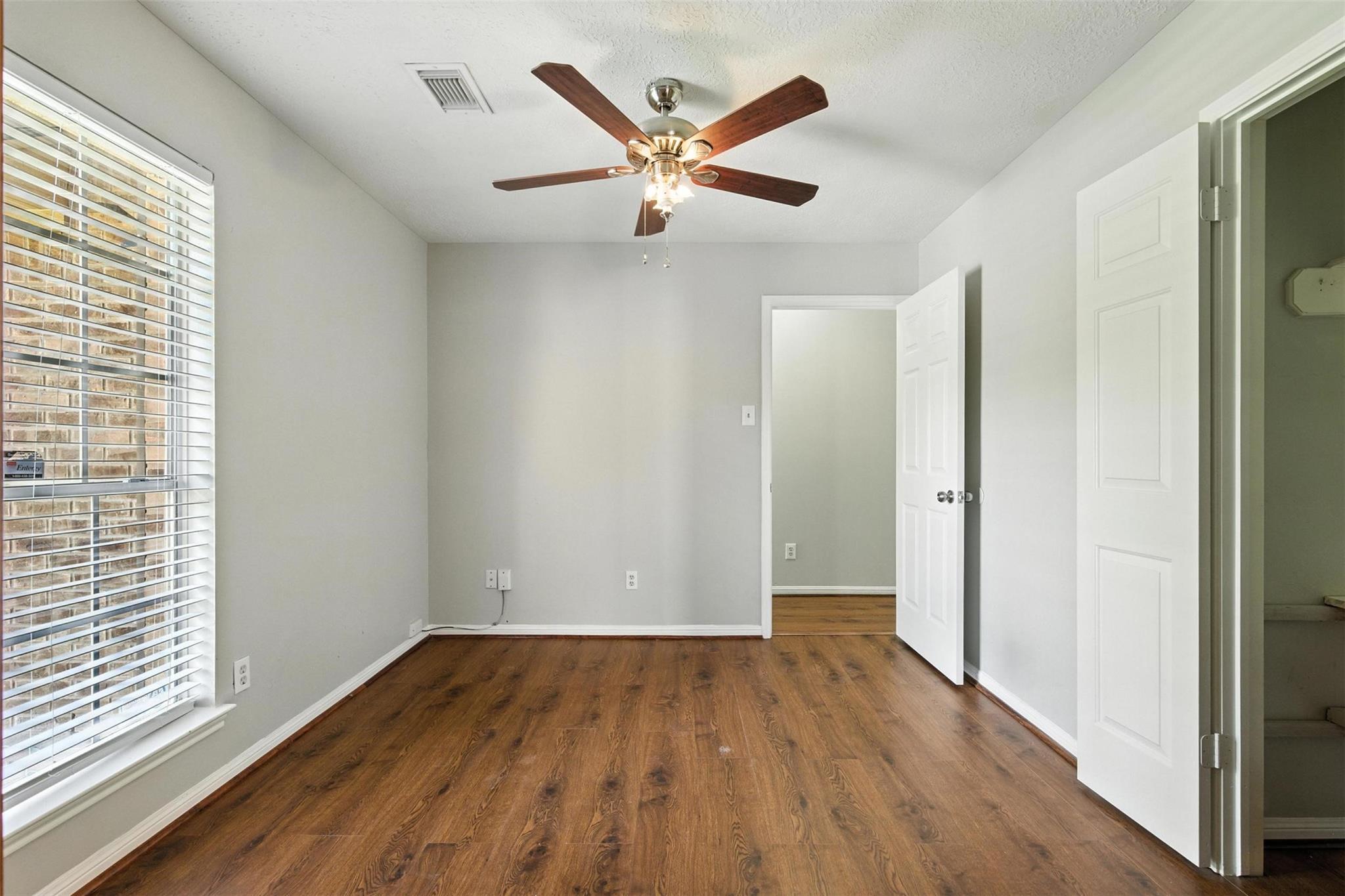 Property Photo: 5307 Oak Falls Drive TX 77066