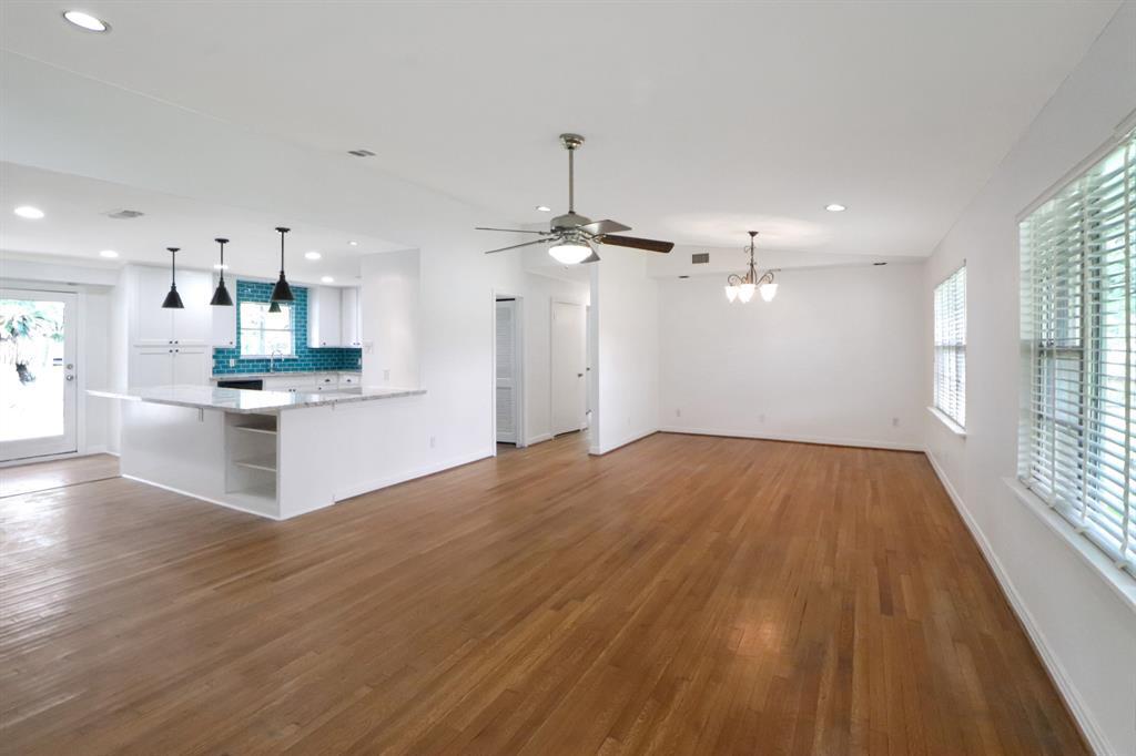 Property Photo: 5518 Holly Street TX 77081