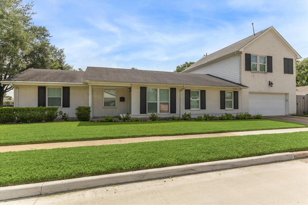 Property Photo: 2603 Haverhill Drive TX 77008