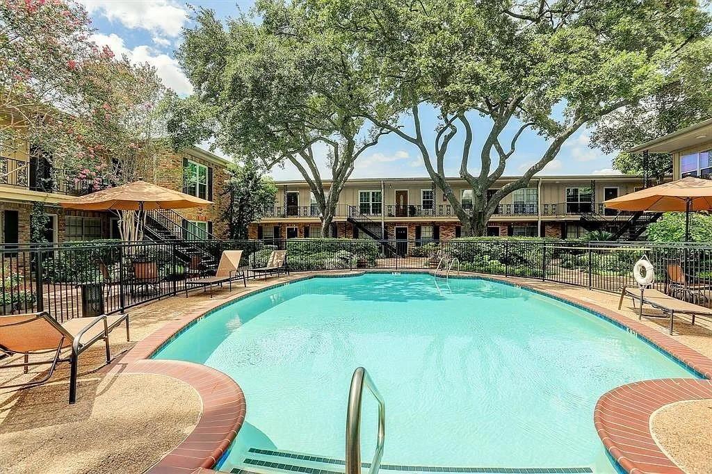 Property Photo: 3224 Timmons Lane 108 TX 77027