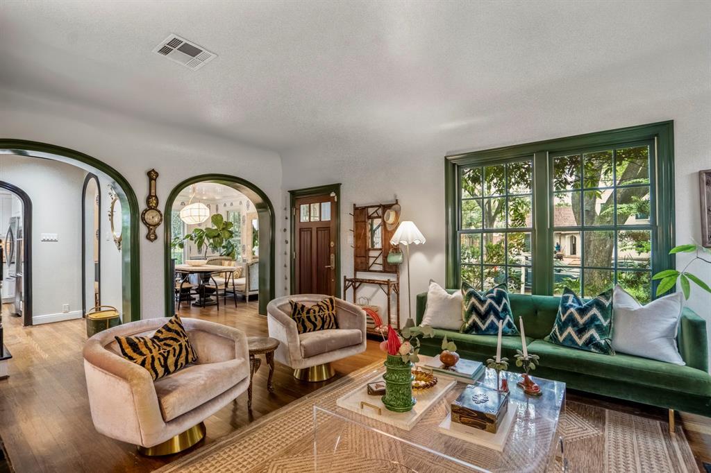 Property Photo: 2248 Robinhood Street TX 77005