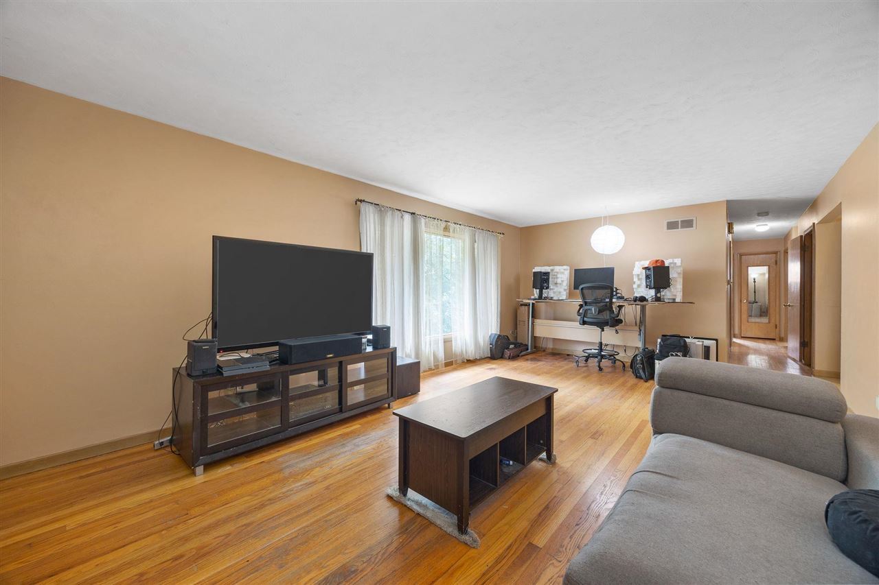 Property Photo: 408 Terrace Rd IA 52245