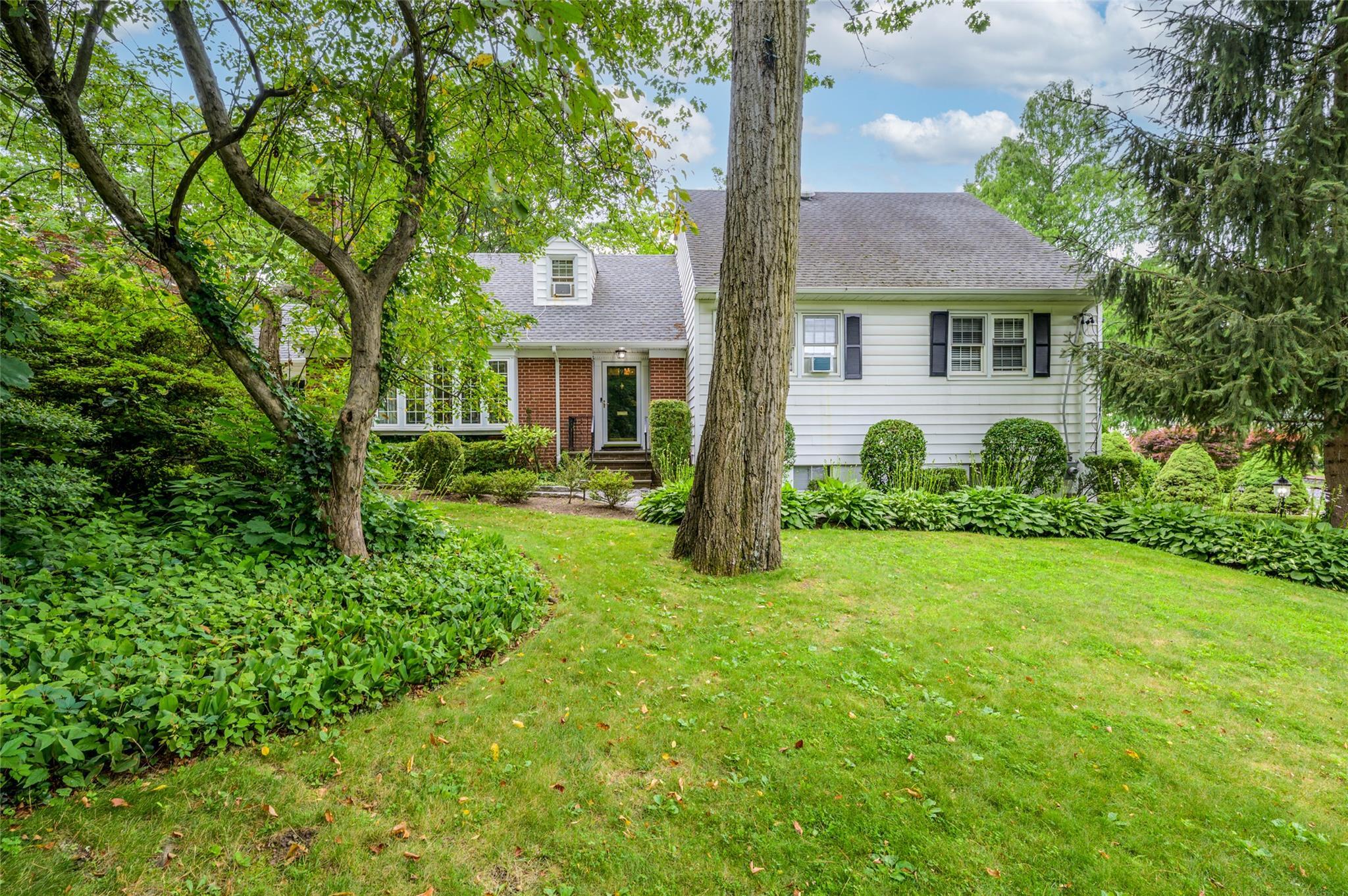 Property Photo:  9 Martin Road  NY 10701 