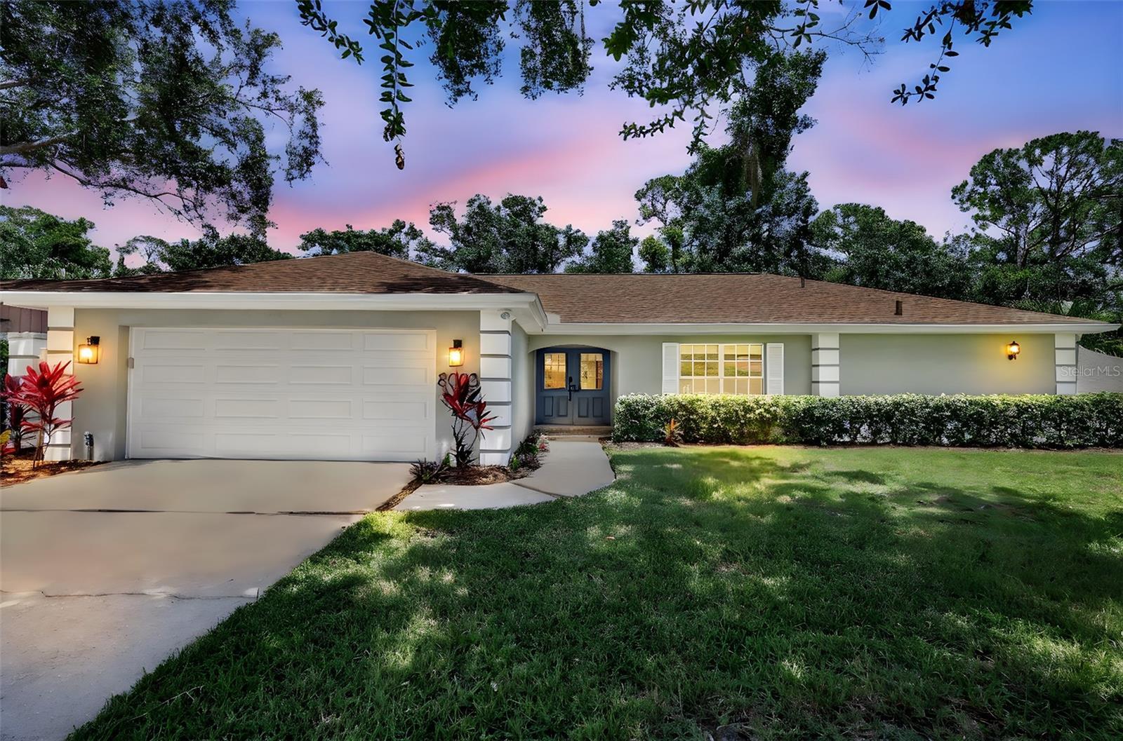 Property Photo:  8003 Conservatory Drive  FL 34243 